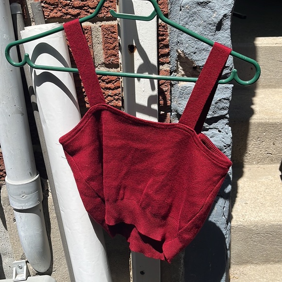 Red tank with heart buttons - Picture 2 of 2